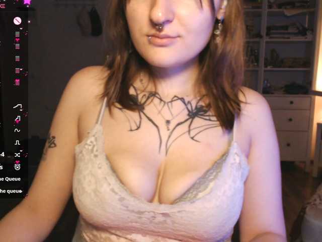 momorenaaa live cam on BongaCams