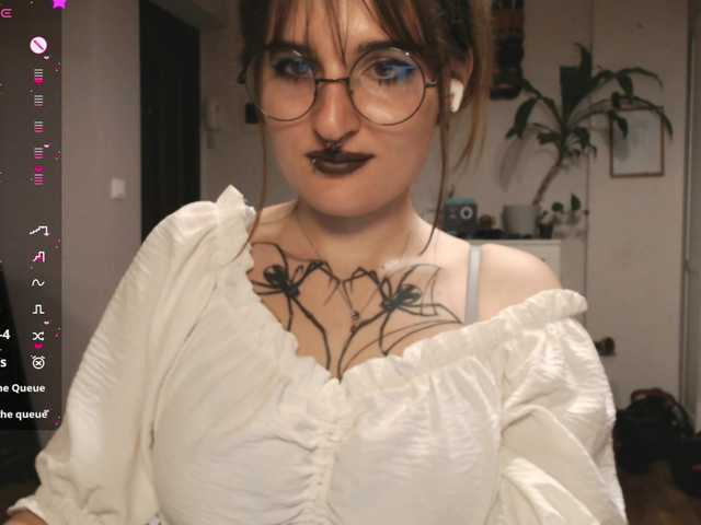 momorenaaa live cam on BongaCams