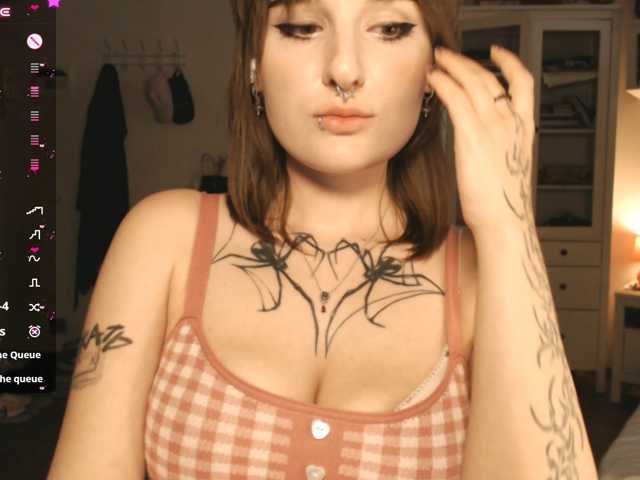 momorenaaa live cam on BongaCams