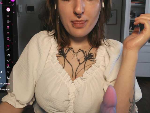momorenaaa live cam on BongaCams