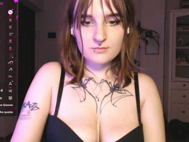 momorenaaa live cam on BongaCams