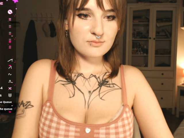 momorenaaa live cam on BongaCams