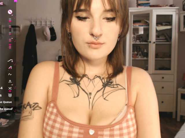 momorenaaa live cam on BongaCams