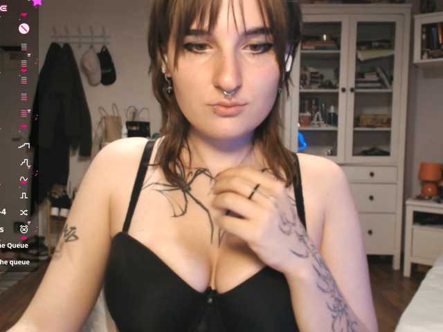 momorenaaa live cam on BongaCams