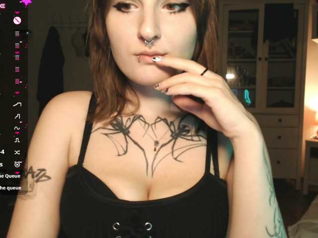 momorenaaa live cam on BongaCams