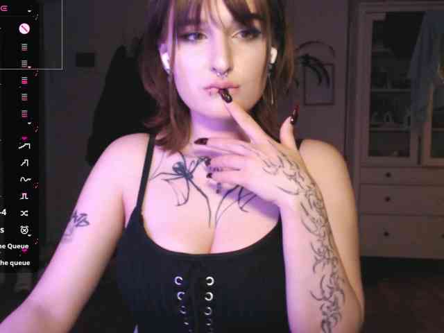 momorenaaa webcam