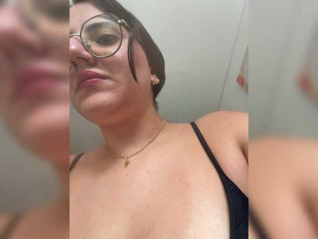 EvanShell1 live cam on BongaCams