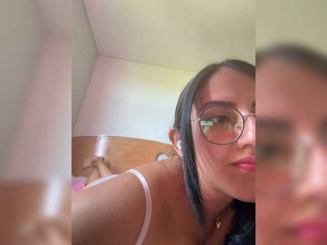 EvanShell1 live cam on BongaCams