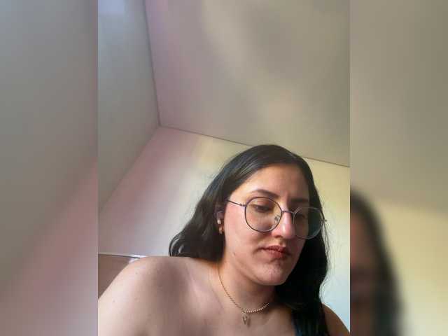 EvanShell1 live cam on BongaCams