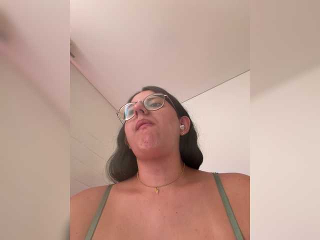 EvanShell1 live cam on BongaCams