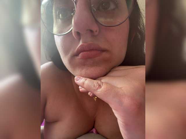 EvanShell1 live cam on BongaCams