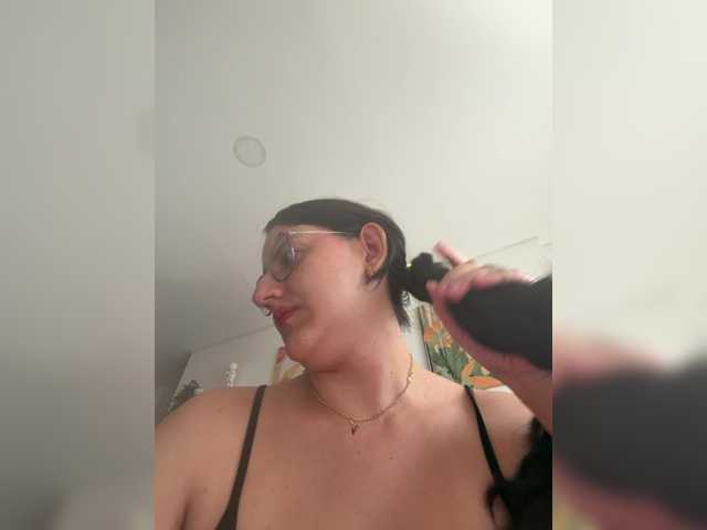 EvanShell1 live cam on BongaCams