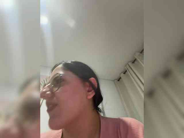 EvanShell1 Live Webcam on BongaCams