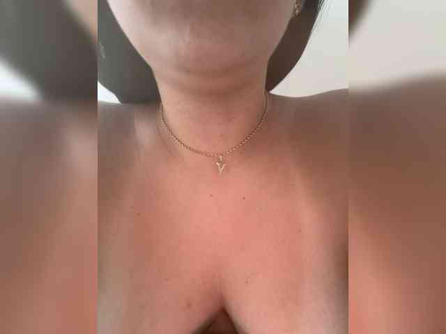 EvanShell1 Live Webcam on BongaCams