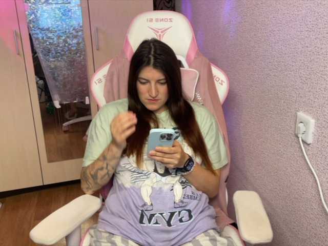 Katrinmiss Live Cam and Statistics on UnifiedCams