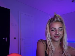 -AmazingBlonde-