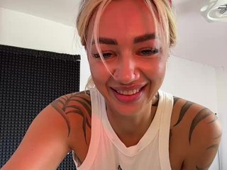 -AmazingBlonde-