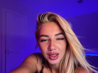 -AmazingBlonde-