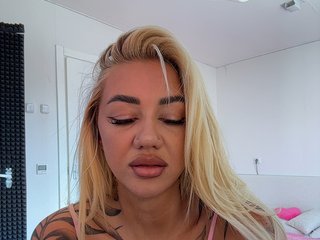 -AmazingBlonde-