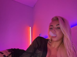 -AmazingBlonde-