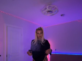 -AmazingBlonde-