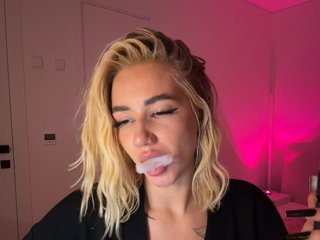 -AmazingBlonde-