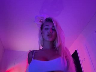 -AmazingBlonde-