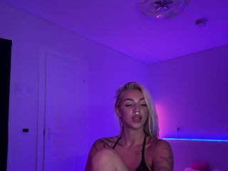 -AmazingBlonde-