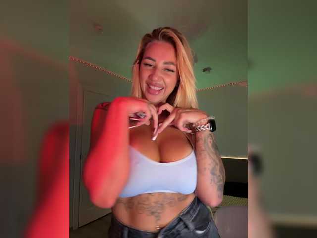 -AmazingBlonde-