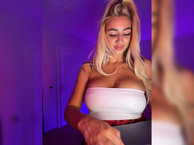 -AmazingBlonde-