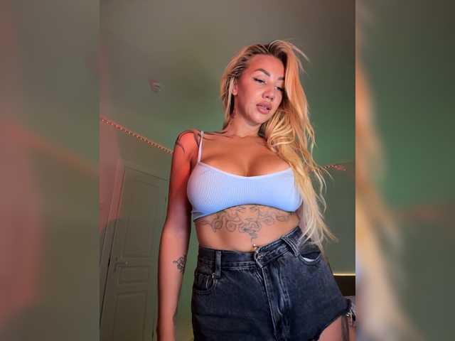 -AmazingBlonde-