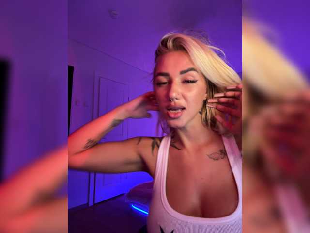 -AmazingBlonde-
