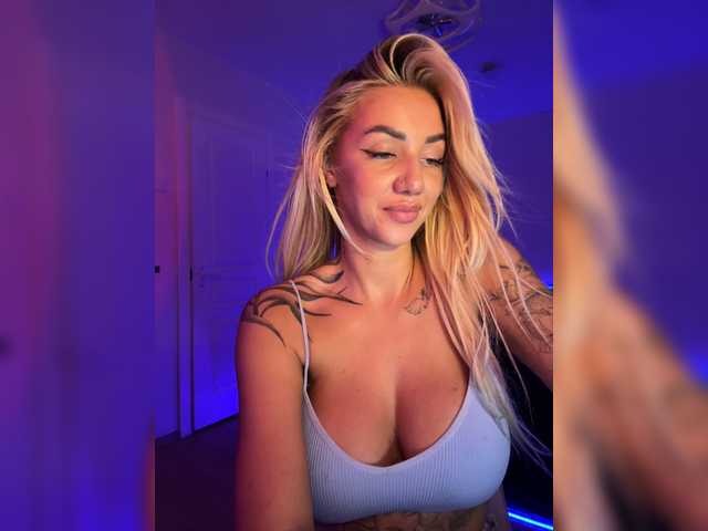 -AmazingBlonde-