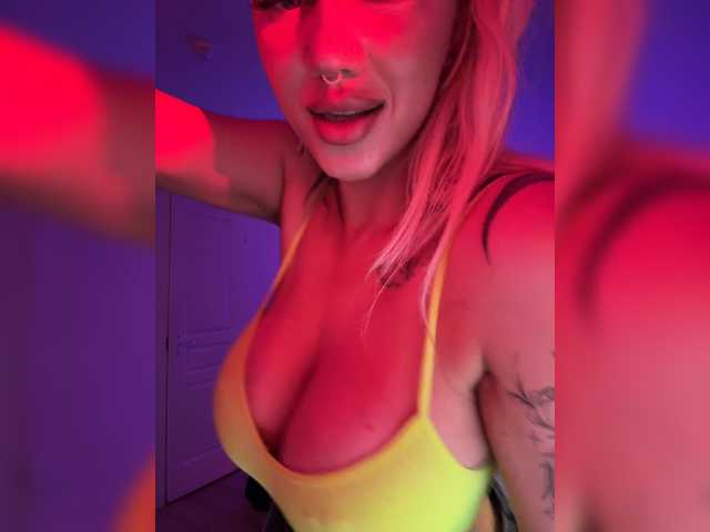 -AmazingBlonde-