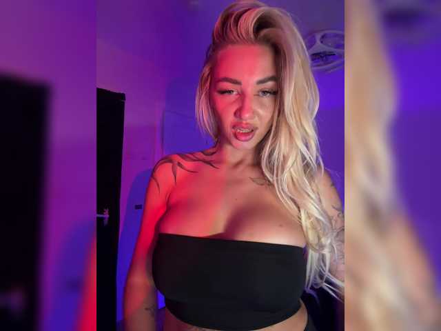 -AmazingBlonde-
