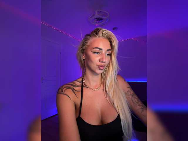 -AmazingBlonde-