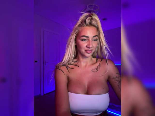 -AmazingBlonde-
