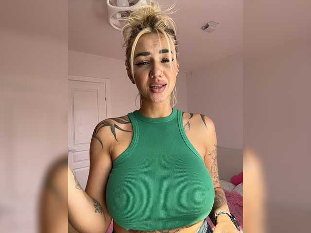 -AmazingBlonde- live cam on BongaCams