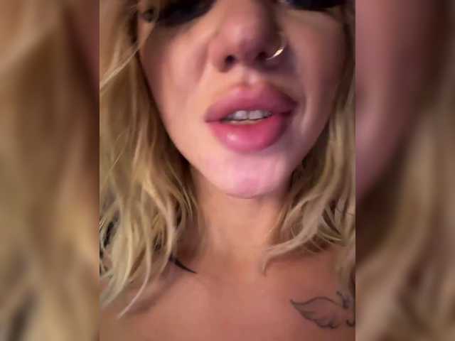 -AmazingBlonde-