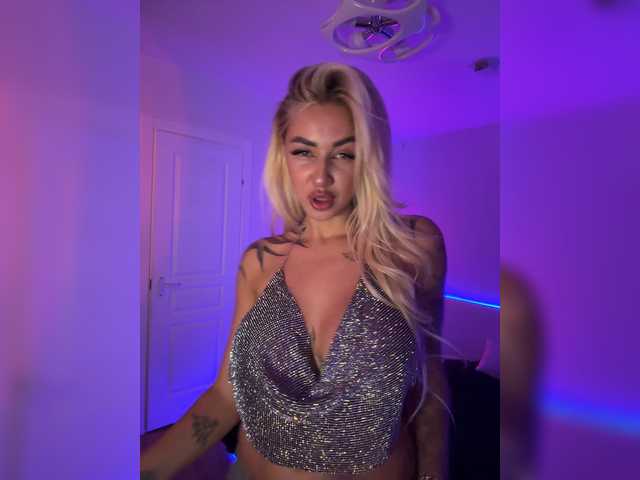 -AmazingBlonde-