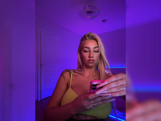 -AmazingBlonde-