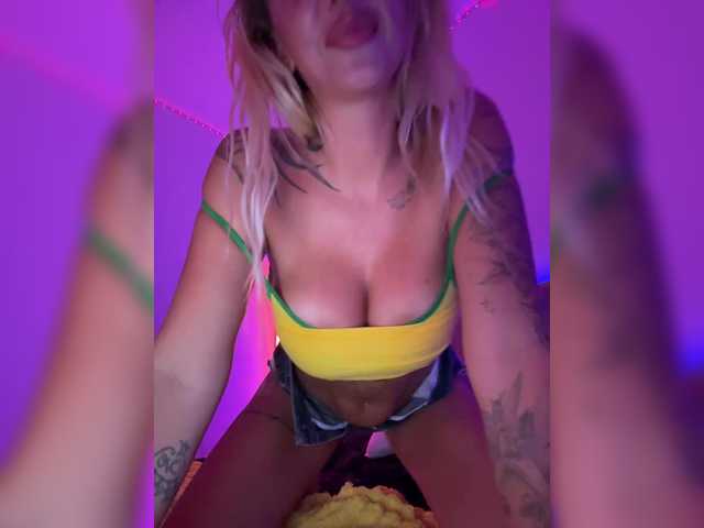 -AmazingBlonde-