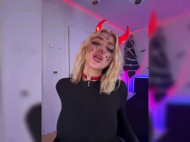 -AmazingBlonde-