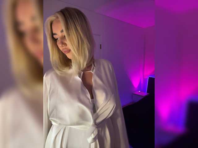 -AmazingBlonde-