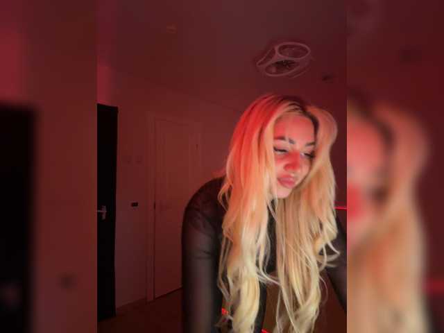 -AmazingBlonde-