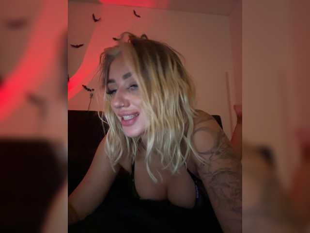 -AmazingBlonde-