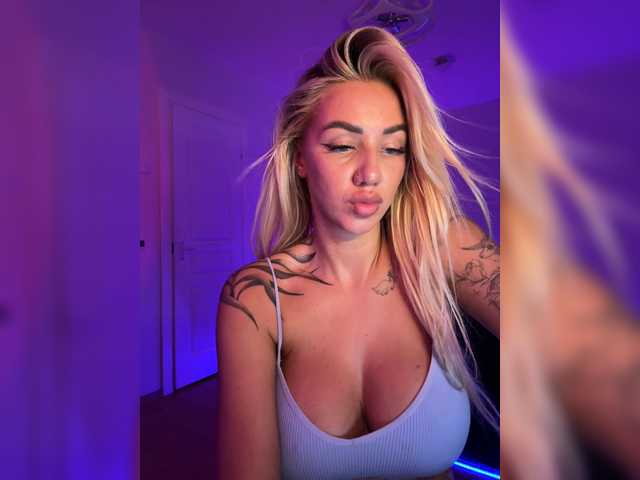 -AmazingBlonde-