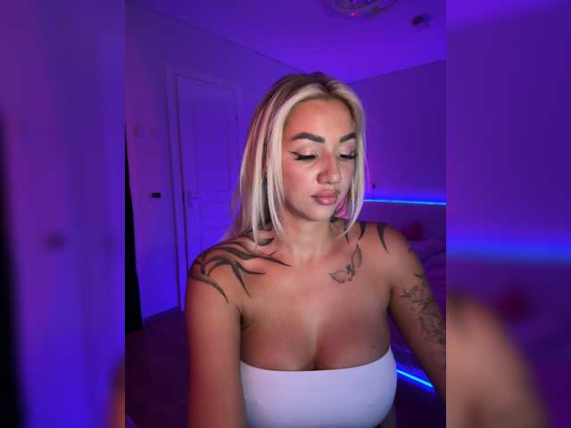 -AmazingBlonde- live cam on BongaCams