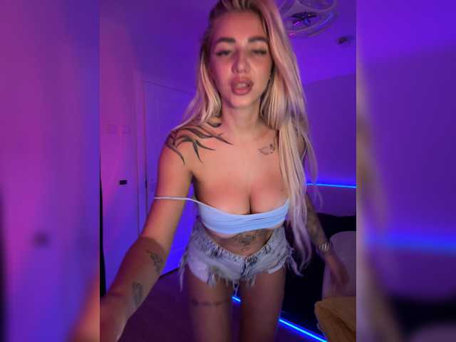 -AmazingBlonde-
