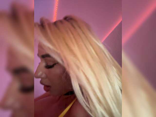 -AmazingBlonde-